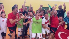 Fenerbahçe'den Down Sendromlu Futsal Milli Takımı'na forma jesti