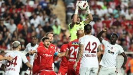 Antalyaspor'da tek, Galatasaray'dan 3 değişiklik