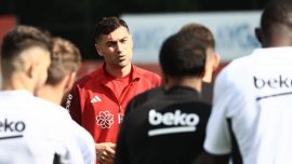 Beşiktaş Burak Yılmaz'la devam edecek