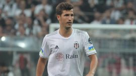 Beşiktaş'ta Salih Uçan sakatlandı