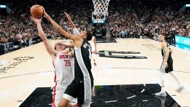 Cedi Osman'lı Spurs, Alperen Şengün'lü Rockets'ı uzatmada yendi