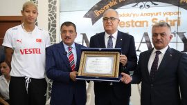 Melissa Vargas'a Malatya'da onur belgesi verildi