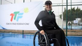 Omurilik felçli milli tenisçi Ebru Sulak'ın hayali engelli çocukları sporla tanıştırmak