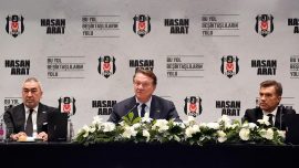 Beşiktaş'ta başkan adayı Hasan Arat, Samet Aybaba ile Feyyaz Uçar'ı basına tanıttı