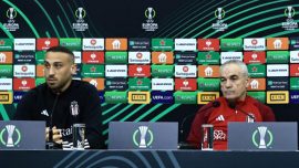 Beşiktaş'ta Rıza Çalımbay ve Cenk Tosun soruları yanıtladı