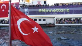 Fenerbahçe Atatürk'ü Dolmabahçe Sarayı açıklarında andı