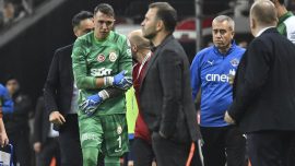 Galatasaray: Muslera'nın tetkiklerinde kırığa rastlanmadı