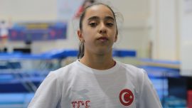 Genç milli cimnastikçiler Dünya Şampiyonası'nda altın madalya için tempo tutuyor