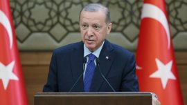 Cumhurbaşkanı Erdoğan'dan Beşiktaş Başkanı Hasan Arat'a tebrik
