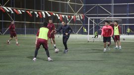 Depremzede futbolcular Hatayspor "A takım" hayaliyle top koşturuyor
