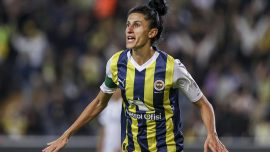 Galatasaray'daki gol kraliçeliğini Fenerbahçe'de de yaşamak istiyor