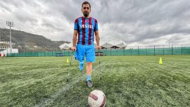 Hayalindeki "bordo mavi" formaya ampute futbol takımıyla kavuştu