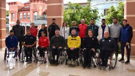 Tekerlekli Sandalye Tenis Milli Takımı'ndan "sahneye çıkın alkışlanan olun" çağrısı
