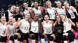 VakıfBank lider olarak yarı finalde