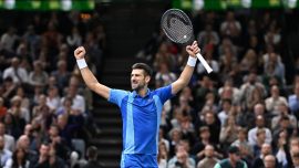 Son şampiyon Djokovic Avustralya'da galibiyetle başladı