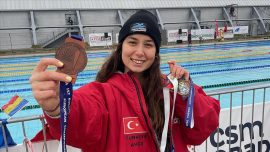 Bengisu Avcı "Avrupa Buz Yüzme Şampiyonası"nda üçüncü oldu
