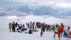 Hakkari'deki kayak merkezi farklı illerden sporcularla şenlendi
