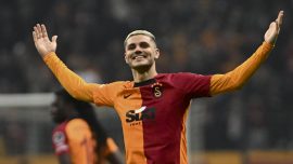 Icardi Galatasaray'ı sırtlıyor