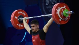 Milli halterci Kaan Kahriman'dan altın madalya